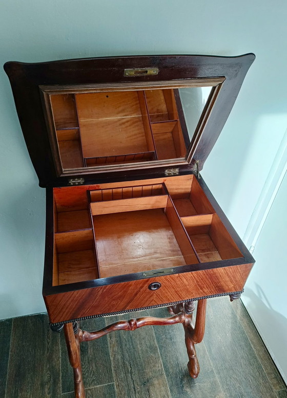 Image 1 of Antiker französischer Nähschrank