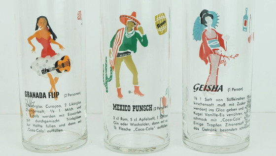 Image 1 of 6 GLÄSER im Messingrahmen mit Bambusgriff, 1950er Jahre.