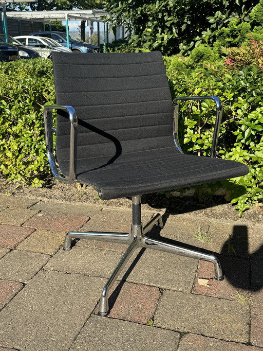 2X Vitra Ea107 Stuhl