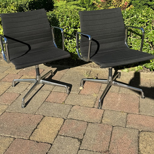 2X Vitra Ea107 Stuhl