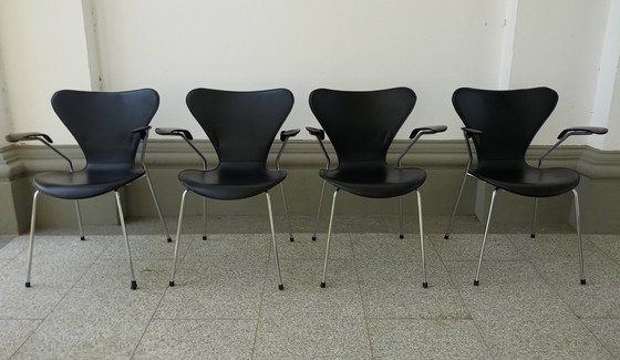 Image 1 of 4x Stühle Arne Jacobsen 3107 Leder