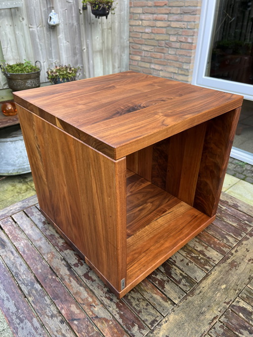 Bert Plantagie Beistelltisch Nussbaum massiv