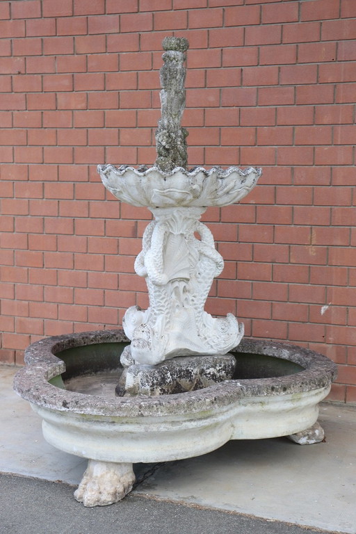 Gartenbrunnen sehr groß