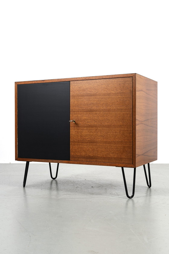 Image 1 of alter Schrank