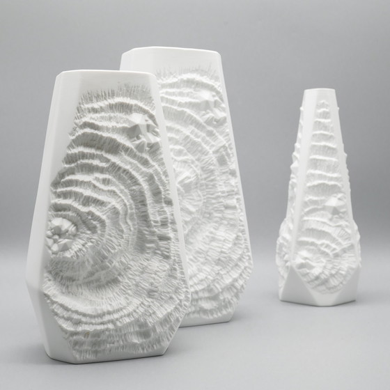 Image 1 of Manfred Frey Ak Kaiser Biskuitporzellan Vase Fossil Ammonit Relief Op Art Trio