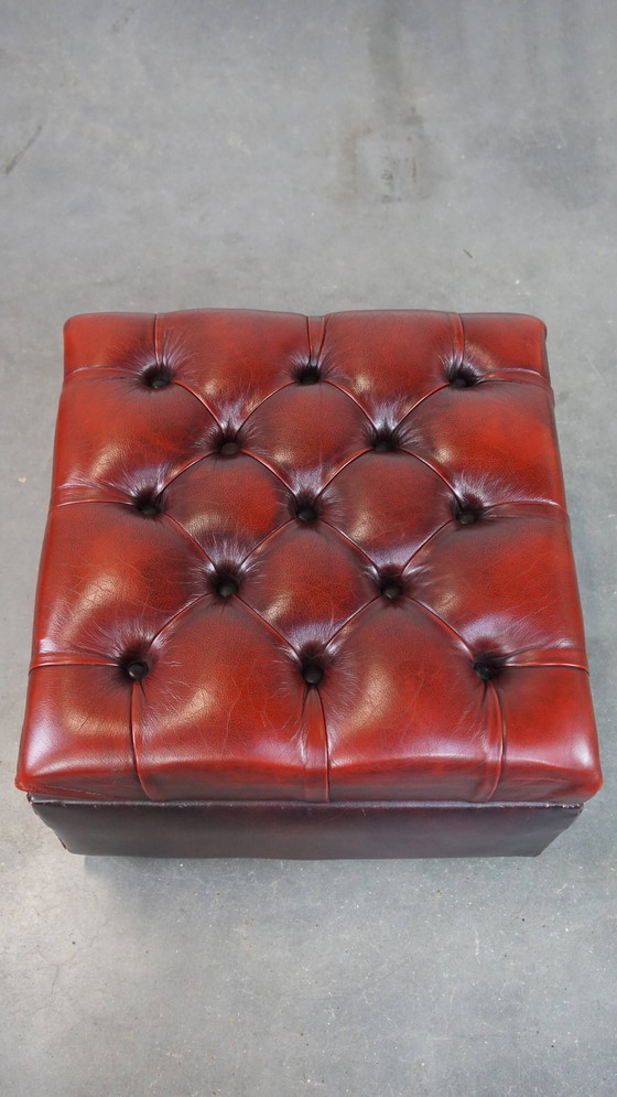 Image 1 of Rotes Rindsleder Quadratische Chesterfield Hocker
