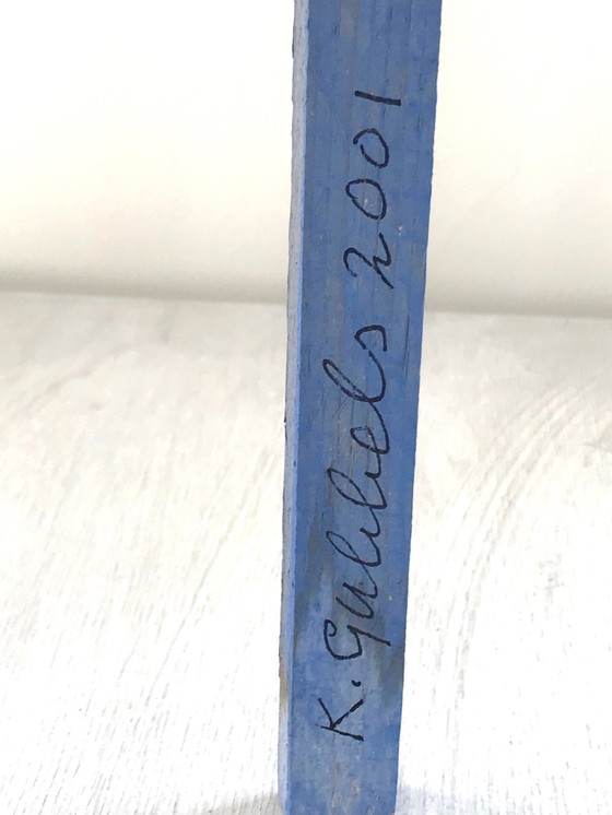 Image 1 of Klaas Gubbels Holzobjekt blauer Tisch + Wasserkocher