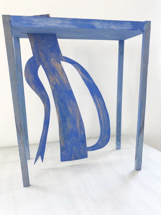 Image 1 of Klaas Gubbels Holzobjekt blauer Tisch + Wasserkocher