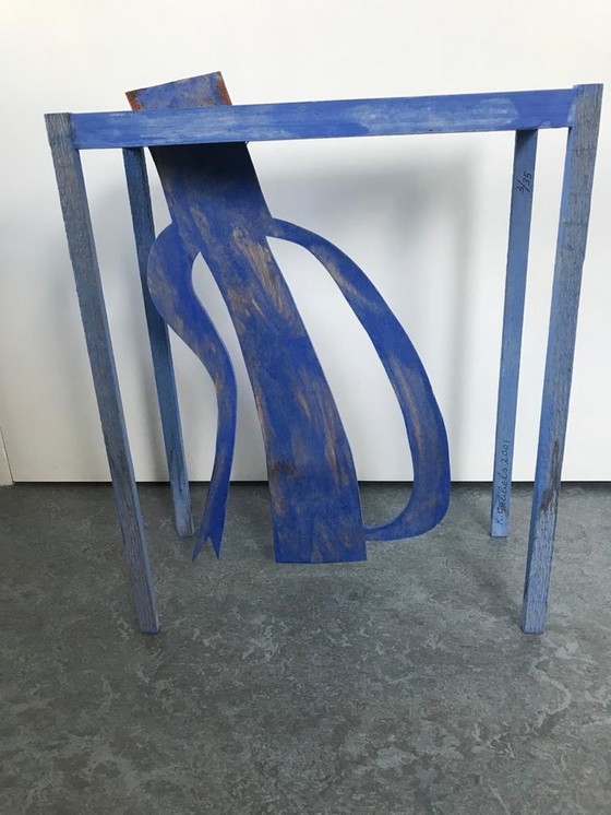 Image 1 of Klaas Gubbels Holzobjekt blauer Tisch + Wasserkocher