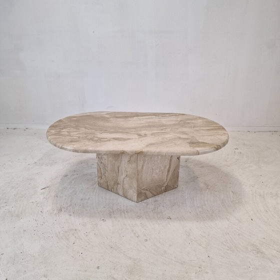 Image 1 of Ovaler Couchtisch aus Travertin, Italien 1980