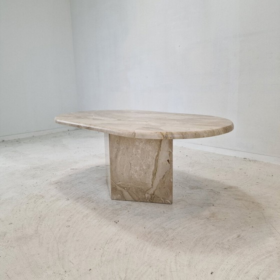 Image 1 of Ovaler Couchtisch aus Travertin, Italien 1980