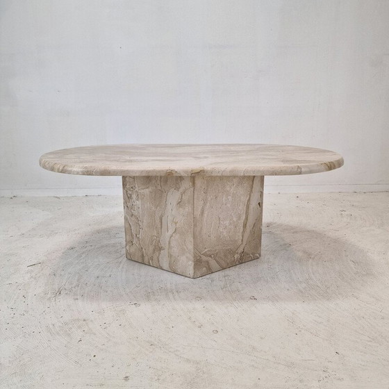 Image 1 of Ovaler Couchtisch aus Travertin, Italien 1980