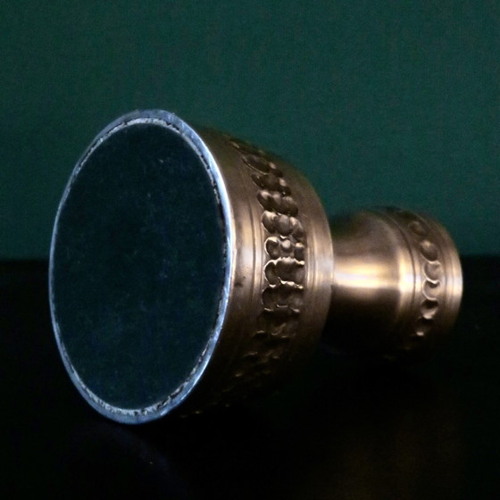 Image 1 of Ein Paar Kerzenhalter aus weißem Zinn, verziert mit Bas-Relief. "Perletin". Norwegen 1960