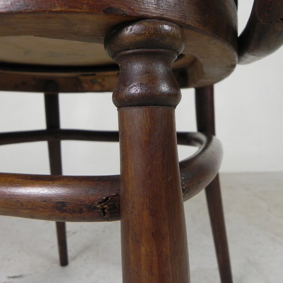 Image 1 of Buchenholzsessel mit Armlehnen im Thonet-Stil, 1920er Jahre