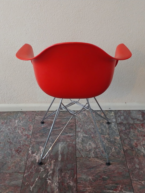 Image 1 of 2 x Vitra Eames Plastic Armlehnstuhl DAR