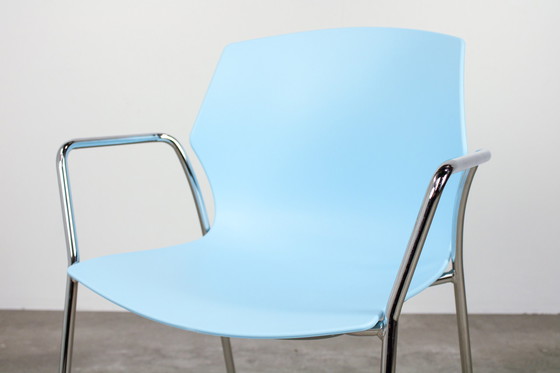 Image 1 of No Frill Arms Stuhl