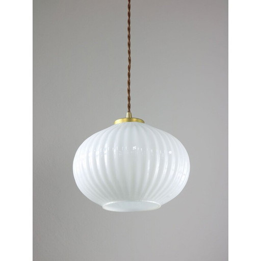 Vintage Pendelleuchte aus Opalglas und Messing