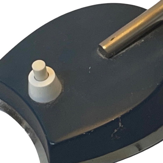 Image 1 of Ca. 50er Jahre Design – Nacht- oder Schreibtischlampe – neu verkabelt – Blau Metallsockel und Pressglasschirm