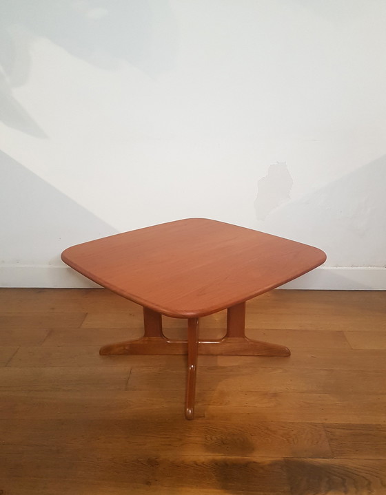 Image 1 of Klassischer dänischer Couchtisch aus massivem Teakholz von 1960