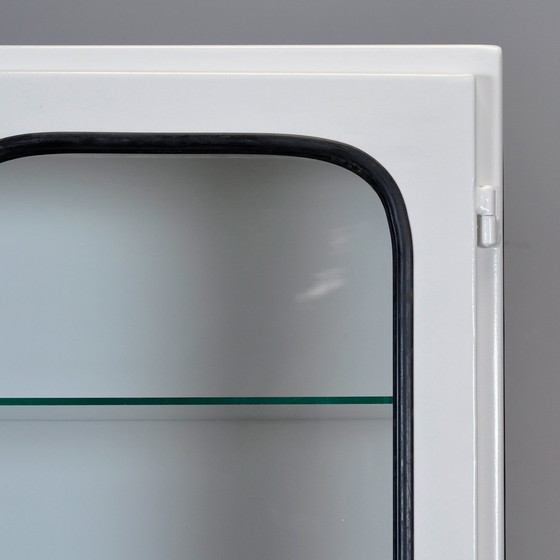 Image 1 of Restaurierte Vintage Eisen und Glas medizinischen Schrank, 1970'S