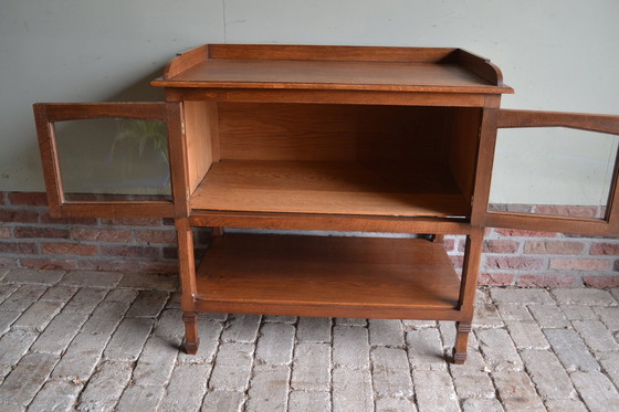 Image 1 of Antiker Art Deco Teeschrank aus Eichenholz.