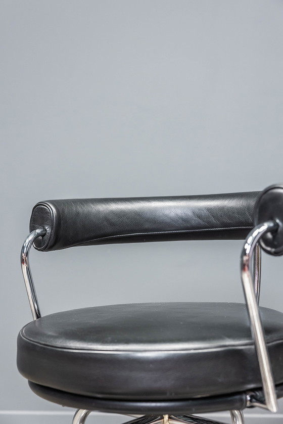 Image 1 of 2x Cassina LC7 Stühle