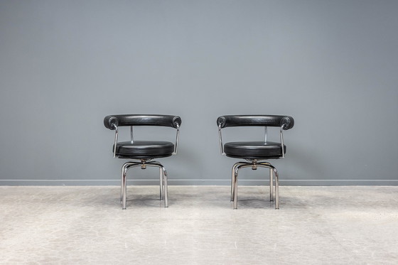 Image 1 of 2x Cassina LC7 Stühle