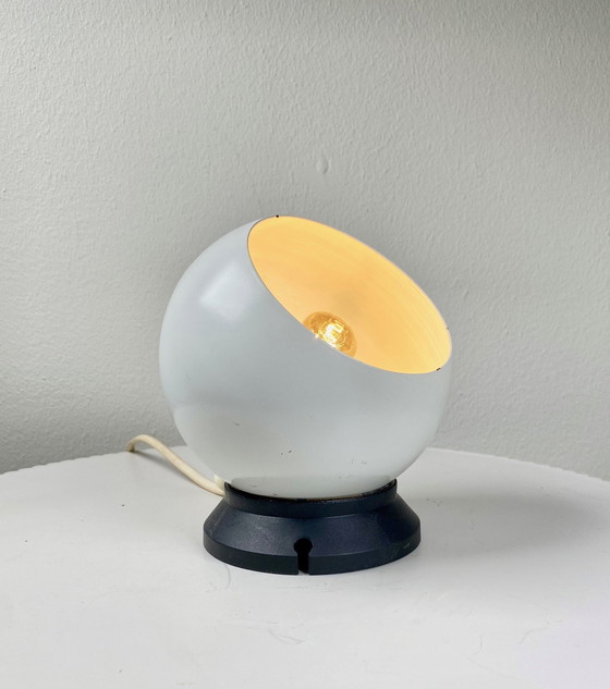 Image 1 of Dänische Abo Randers Magnetische & Verstellbare Tisch / Wand Globus Lampe In Weiß - 1970S Skandinavisches Design