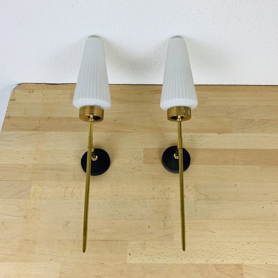 Image 1 of Paar alte Wandlampen aus Messing und Opalin, 1950er Jahre