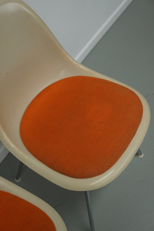 Charles & Ray Eames - Herman Miller - drei RDX-Stühle aus Fiberglas