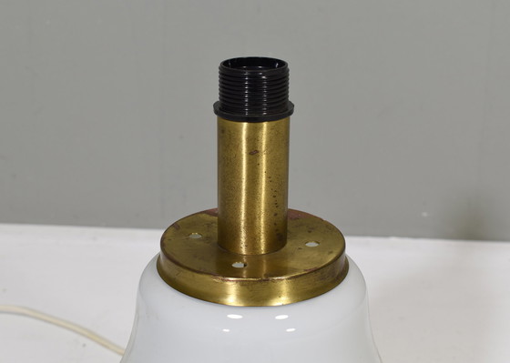 Image 1 of Große italienische Tischlampe aus Opalglas und Messing - 1970er Jahre