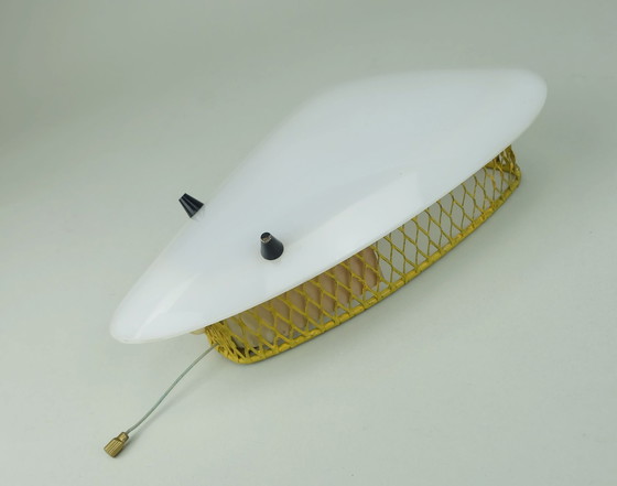 Image 1 of 1950S Wandleuchter Tele Ambiance Metallgitter mit weißem Acrylglasschirm