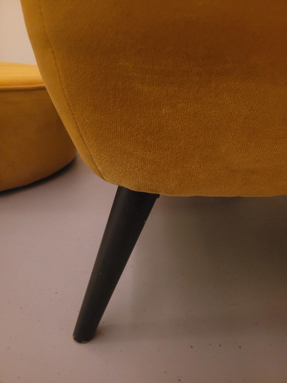 Image 1 of Gelbes Samtsofa (Sara) und Hocker von Woood
