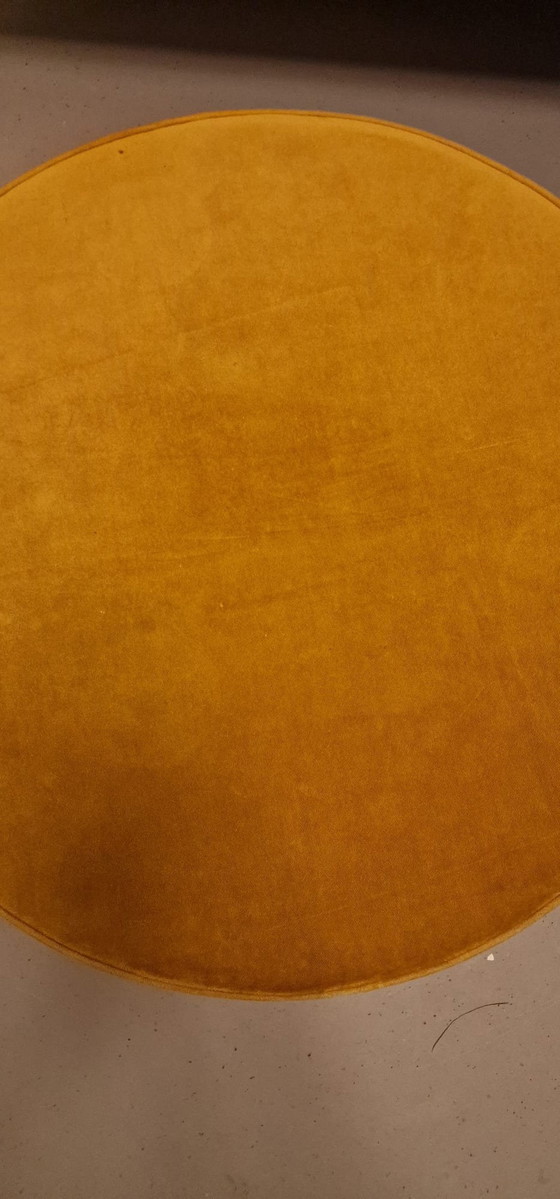 Image 1 of Gelbes Samtsofa (Sara) und Hocker von Woood