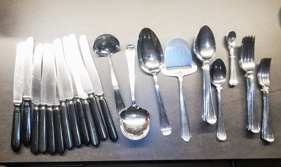 Image 1 of Besteck G. Sola. Z, / Kirchenfenster mit Sola Messerset Schwarz Bakelit. 1950s