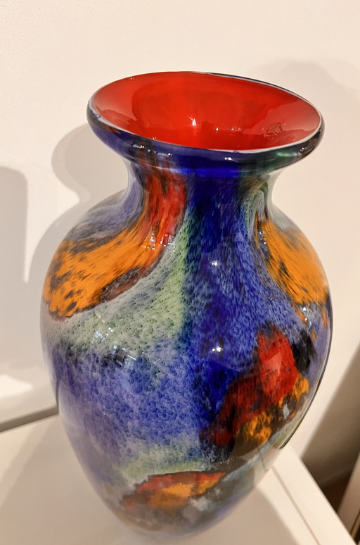 Bunte mundgeblasene Vase