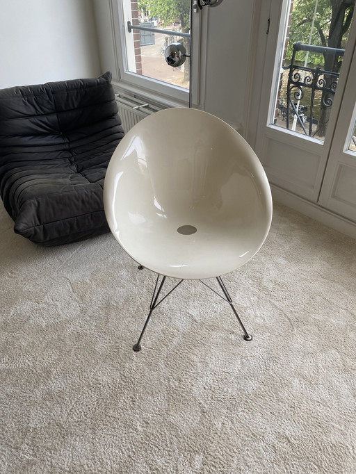 Kartell Eros Stuhl mit Eiffelturmbeinen von Philippe Starck