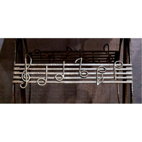 Image 1 of Schmiedeeisen und Nussbaumholz vintage Beistelltisch