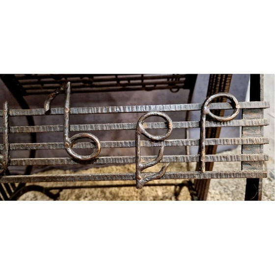 Image 1 of Schmiedeeisen und Nussbaumholz vintage Beistelltisch