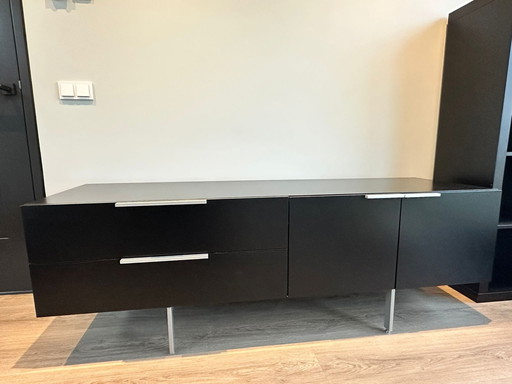 Pastoe Sideboard Schwarz auf Beinen