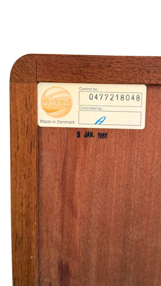 Restaurierter Vintage Dyrlund Vitrinenschrank mit Glasschiebetüren