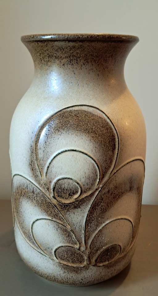 Vase aus Keramik. Deutscher Westen. Deutsche Bucht von Ransbach. 70er Jahre