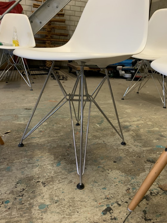 Image 1 of 4x Eames Plastic Chair