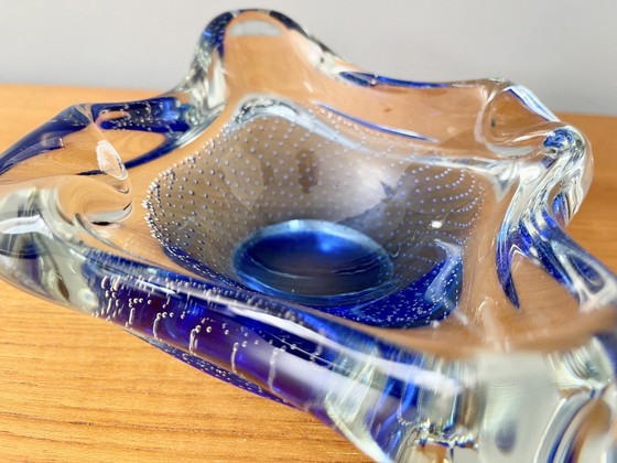 Image 1 of Aschenbecher aus blauer Muranoglasschale