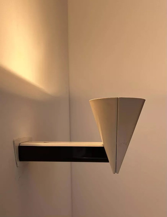 Image 1 of Modernistische Wandleuchte aus cremefarbenem und schwarz lackiertem Metall, Italien 1970