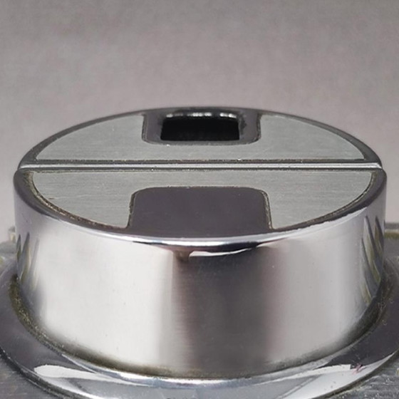 Image 1 of Wunderschönes Tischfeuerzeug aus den 1960er Jahren von Sarome aus Aluminium.