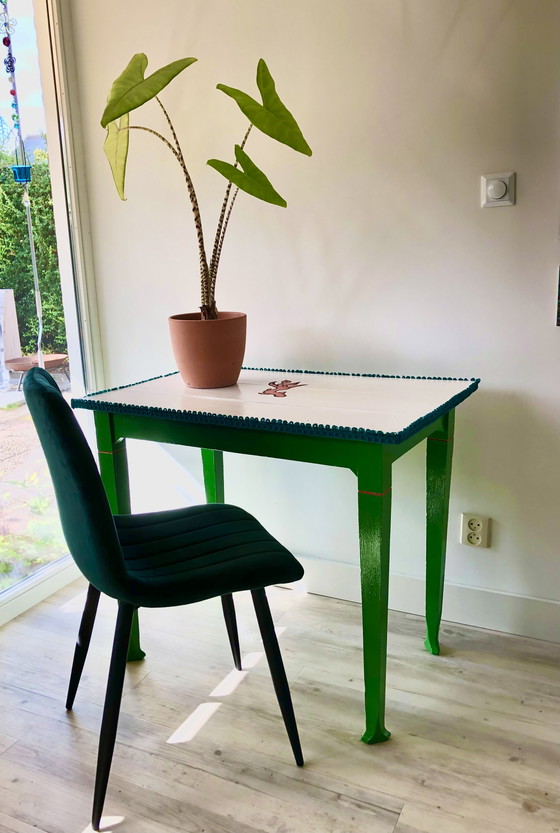 Image 1 of Grüner Holztisch, upgecycelt