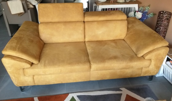 Image 1 of Henders&Hazel, ockerfarbener, geräumiger 2-Sitzer