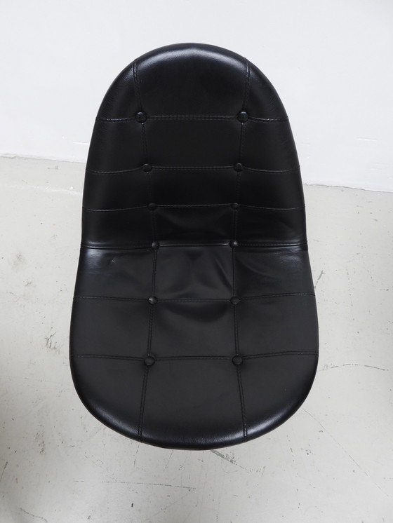 Image 1 of 4 Cassina-Stühle aus schwarzem Leder