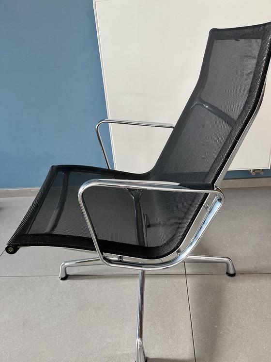 Image 1 of Vitra Eames Ea Lounge Geflecht Verchromt